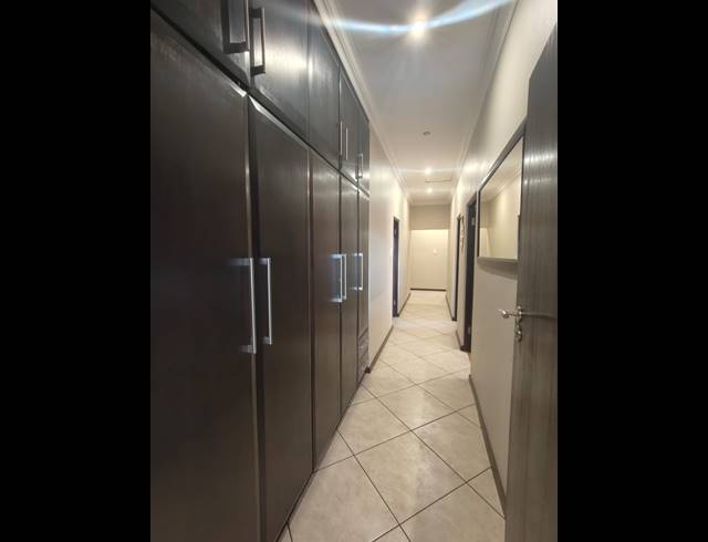 4 BEDROOM HOUSE FOR SALE IN VANDERBIJLPARK SE 8